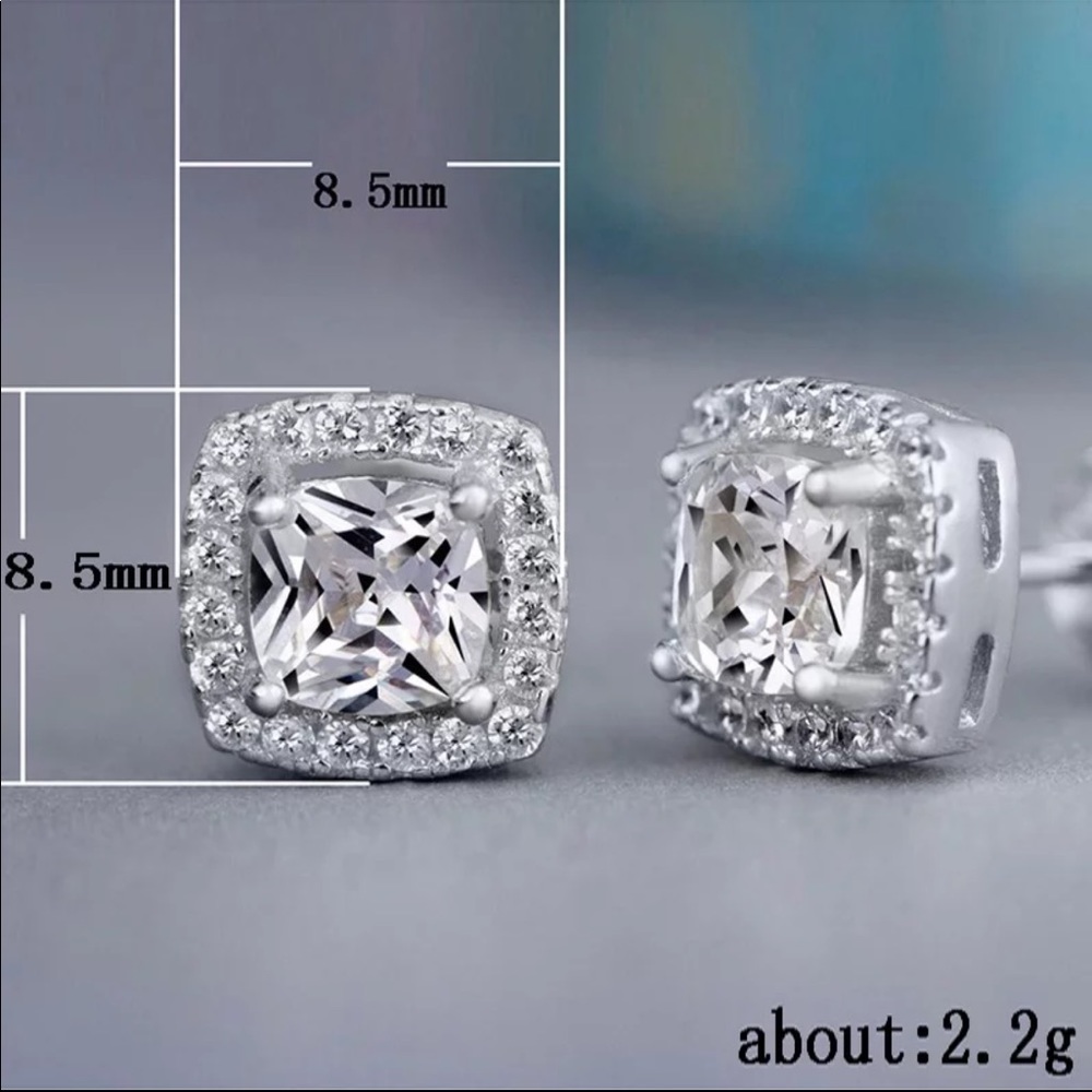 New 18 K White Gold square Diamond Earrings - Picture 2 of 2